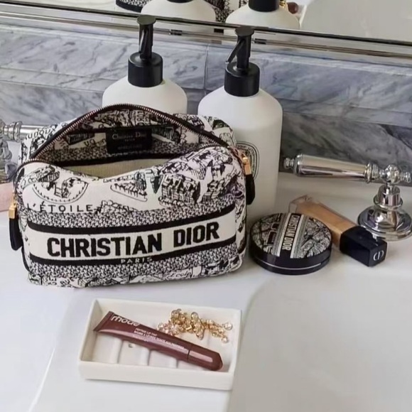 Christian Dior Embroidered Toile Pouch (Map de Paris) - Picture 12 of 15